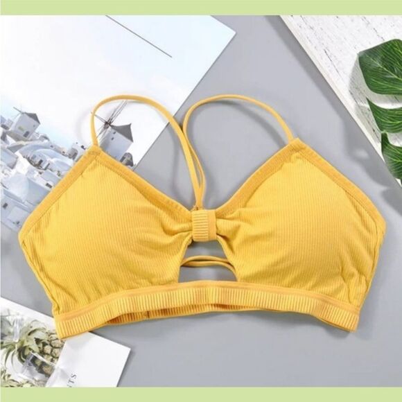 Other - LAST ONE! 𝅺Yellow Seamless Bra Top